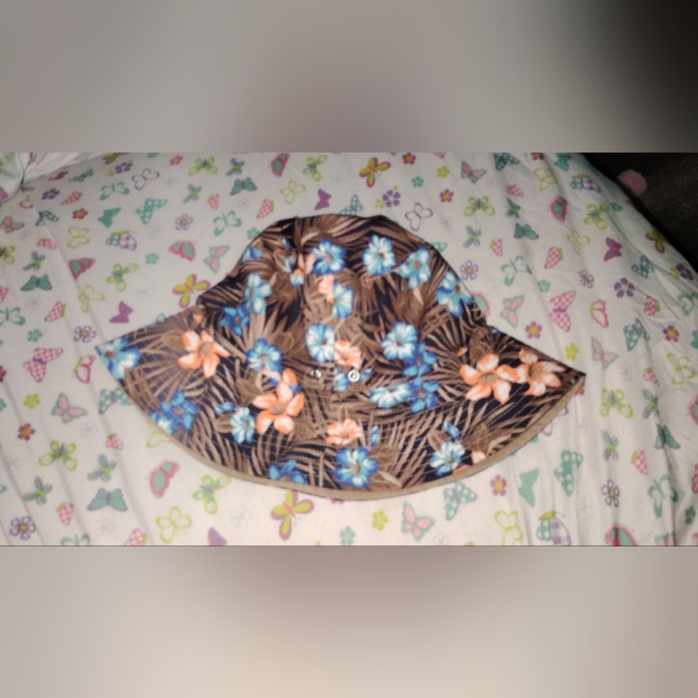 Lands End Bucket hat